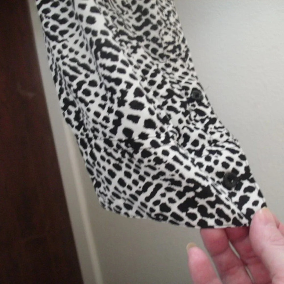 Apt 9 Size 3X Dalmatian Spot Print Blouse Long Sleeve No Collar - Picture 3 of 6